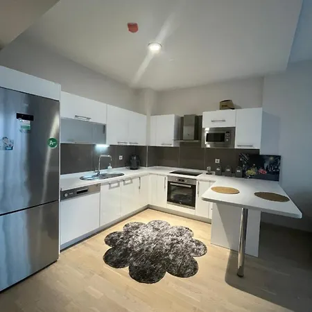 Apartment Luks Site Icerisinde Havuz Olanakli Ev